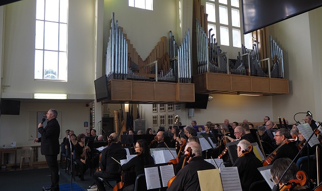 Intro to concert showing organ